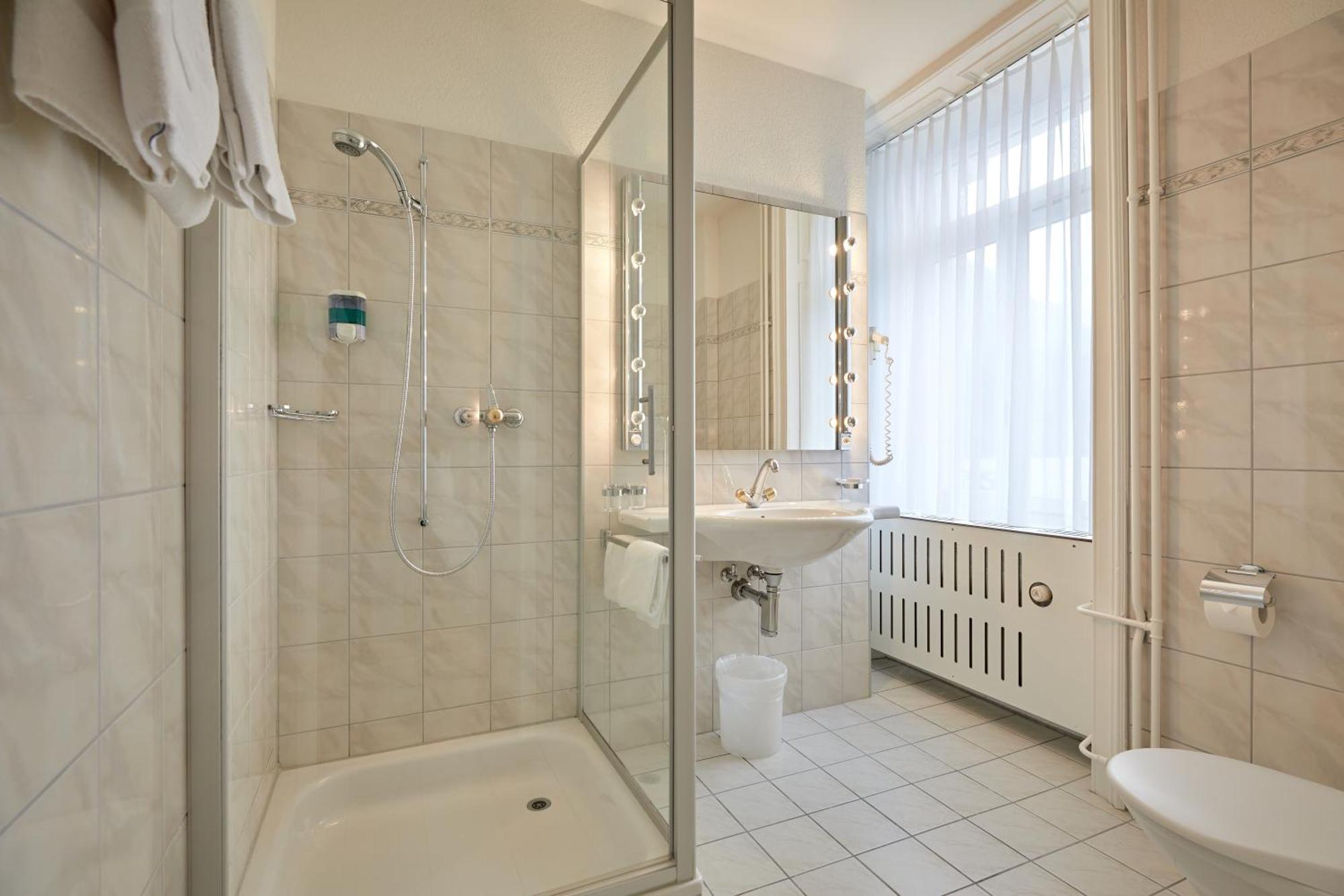 Hotel Schmid & Alfa Бруннен Номер фото